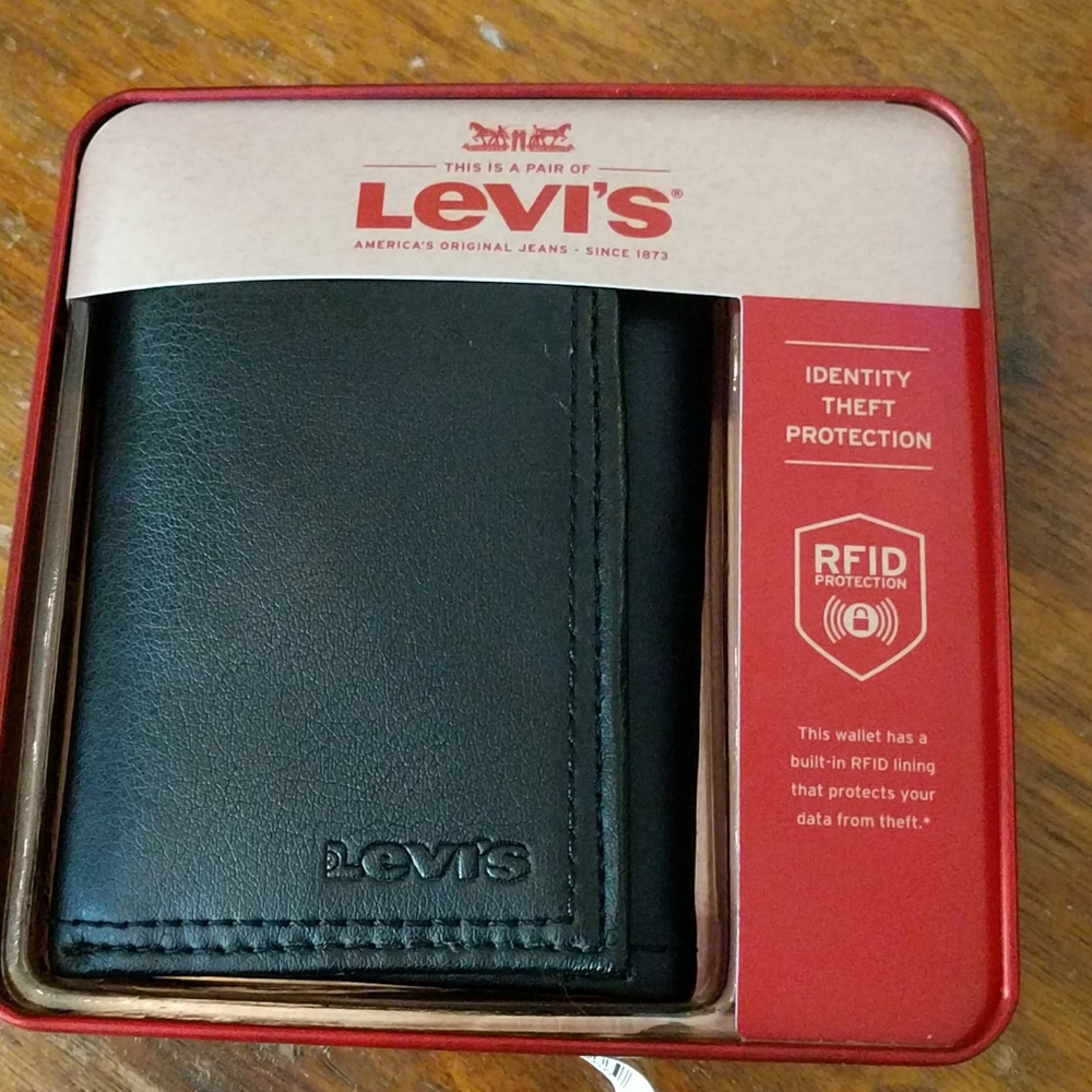 NEW Men’s Levi’s RFID Trifold Wallet In Black